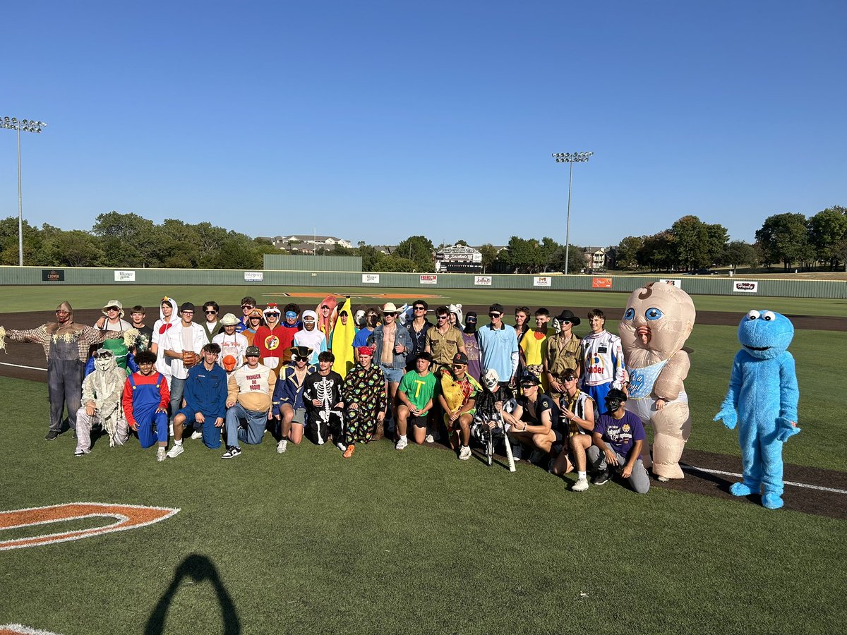 Rockbaseball's tweet photo. Annual Rockwall Baseball Halloween game today
#JFND https://t.co/YTf8OblPXM