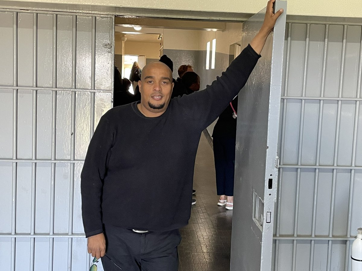 And in the end, it's not the years in your life that count. It's the life in your years.
🎈 🎂 🎁