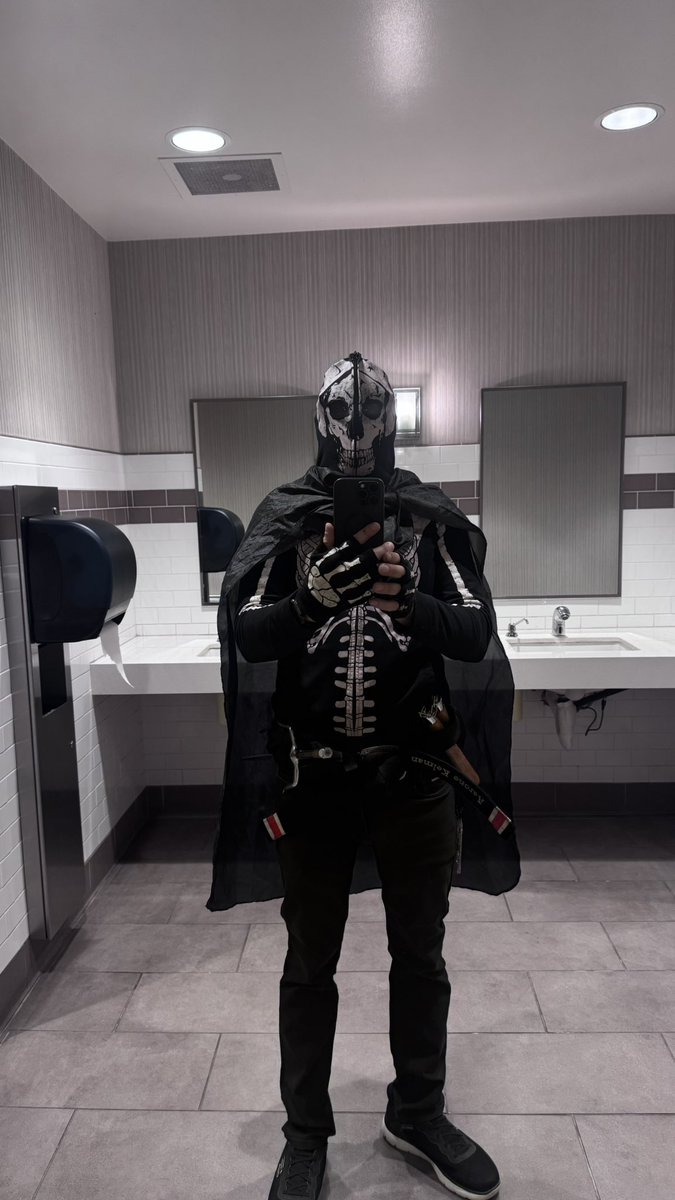 AaroneKelman's tweet photo. Dressed Up for Work on This Thursday 10/31/2024 https://t.co/GNf82DcfnA
