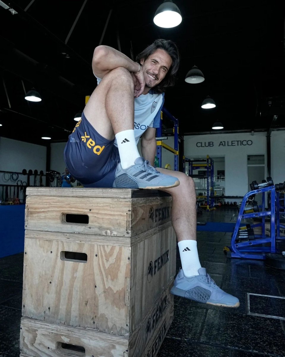 Cavani con las nuevas Dropset 3 de Adidas.