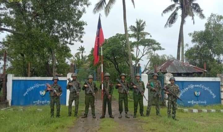 Showfiquel49853's tweet photo. Breaking News:Forced labor by d terrorist AA is escalating in Myanmar’s Maungdaw Township, Arakan State,with Rohingya youths & elders from #Kyaw Hle Kha & #Mingalar Gyi villages compelled to clear landmines.Villagers face harsh conditions&threats of punishment for noncompliance https://t.co/DfnyDJkWsz