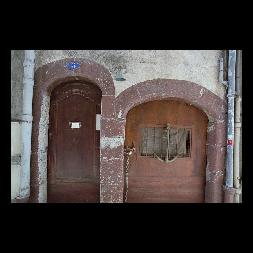 snapthisview's tweet photo. Numéro de maison. Ambiance provençale. Cannes.
©Krzysztof Burzyński
#analog #snapthisview #photography #ishootfilm #filmisnotdead #argentique #humaneyenotai #cannes #provance https://t.co/ahuBM52QBP
