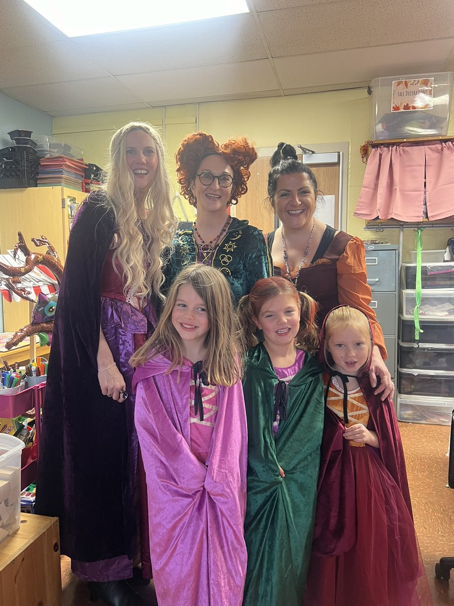 Happy Halloween from Meadow Drive 👻🎃 #MineolaProud <a href="/MineolaUFSD/">Mineola UFSD</a> <a href="/MeadowDriveElem/">Meadow Drive School</a>