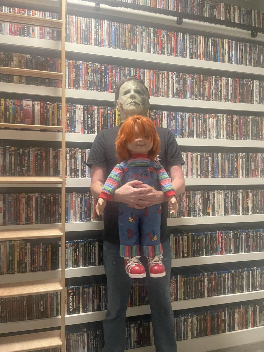 This is how we Halloween around these parts. 🎃 👻