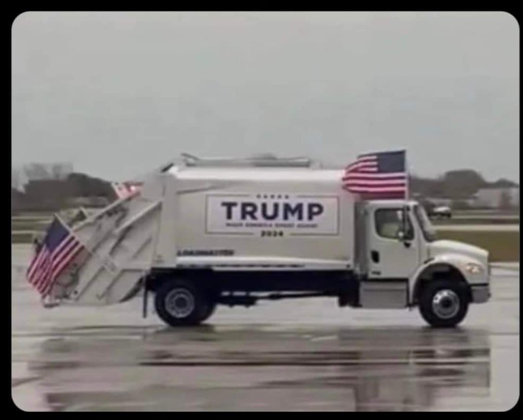 LiddleSavages's tweet image. Garbage Force One 

#TrumpTrash 
#TraitorTrashTrump 
#TrumpIsGarbage