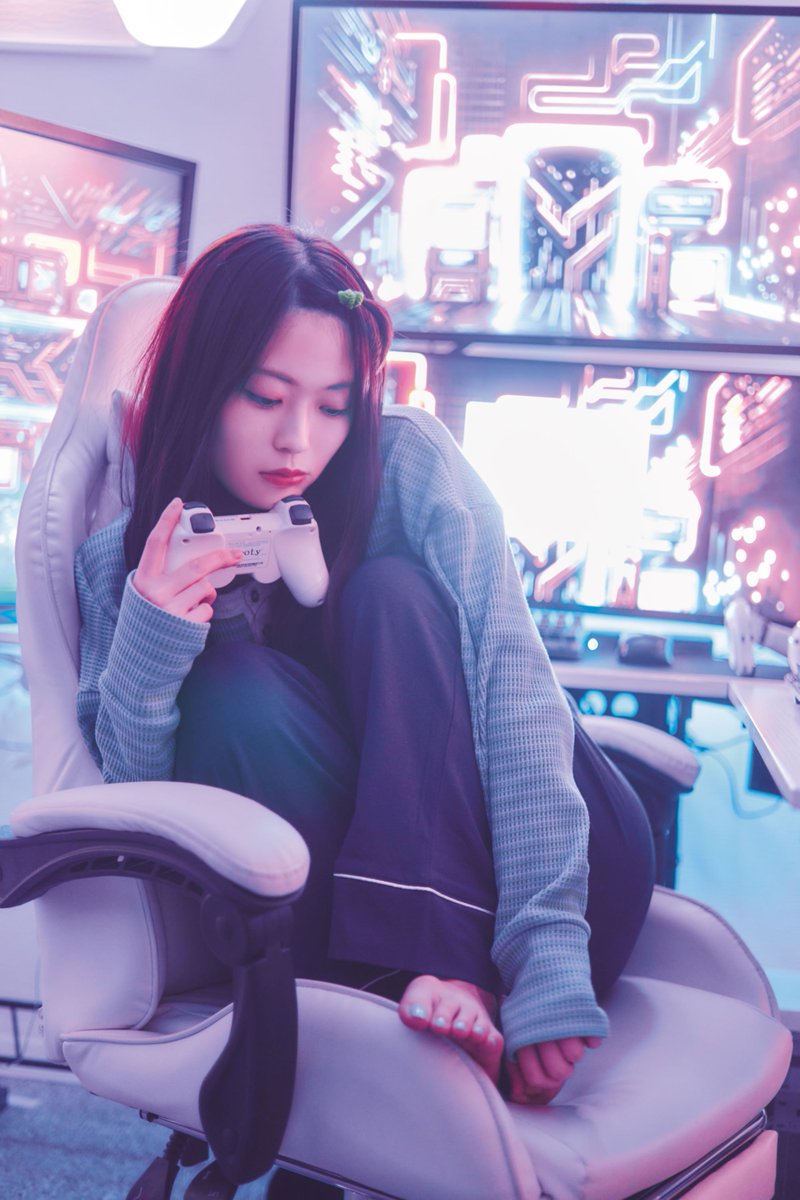 岩本蓮加1st写真集『#いたずらな風 』 セブンネット限定表紙Ver.販売中