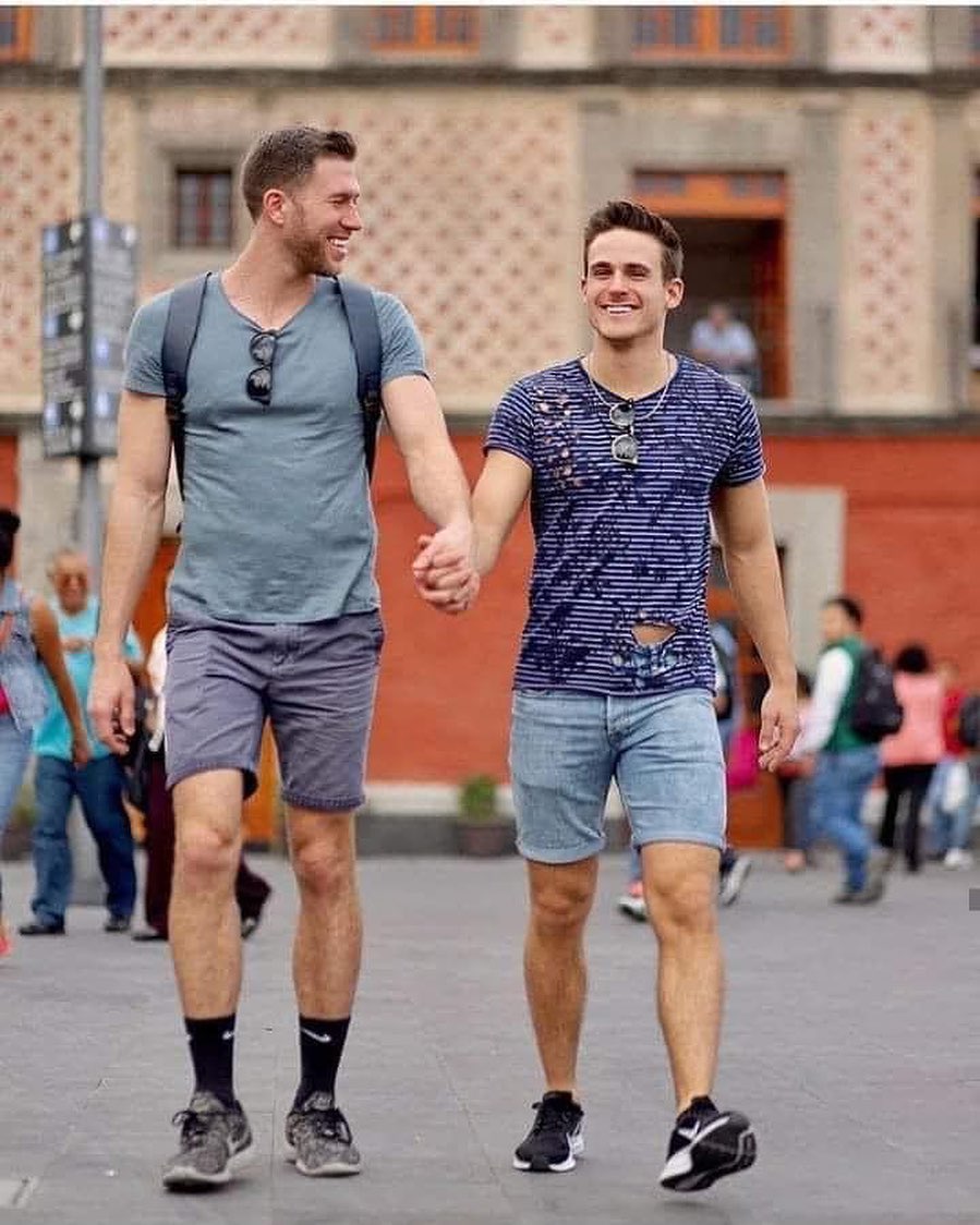 DiverCityMx's tweet photo. "¿Qué dices, amigo? ¿Te animas a unas vacaciones juntos y salir de la friendzone? 😉🌴☀️ #MasQueAmigos #Vacaciones #Escape" 😉
📸 #ChicosEnLaRed https://t.co/5dduJl9zmi