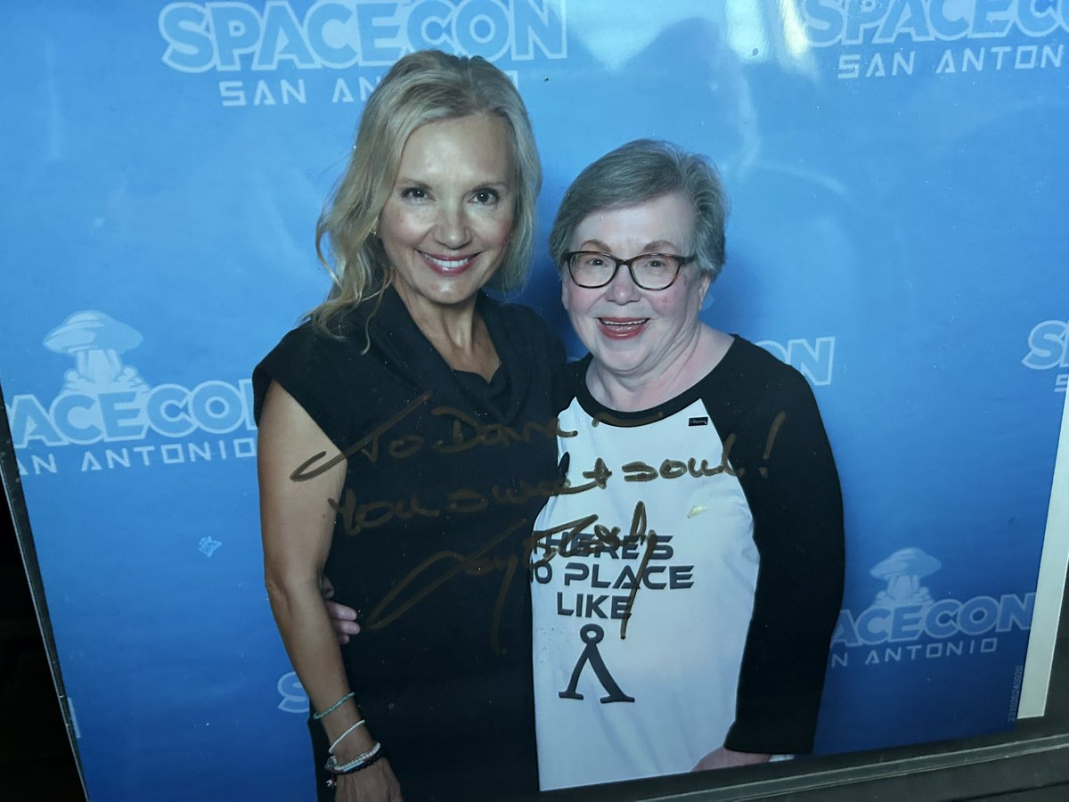 DJRiter's tweet photo. Still basking in the great time I had at @SpaceconSATX. @JeriLRyan @TheKateMulgrew @levarburton @terylrothery #LexaDoig and so many more were awesome to meet and talk to! https://t.co/iShLbhkh4U