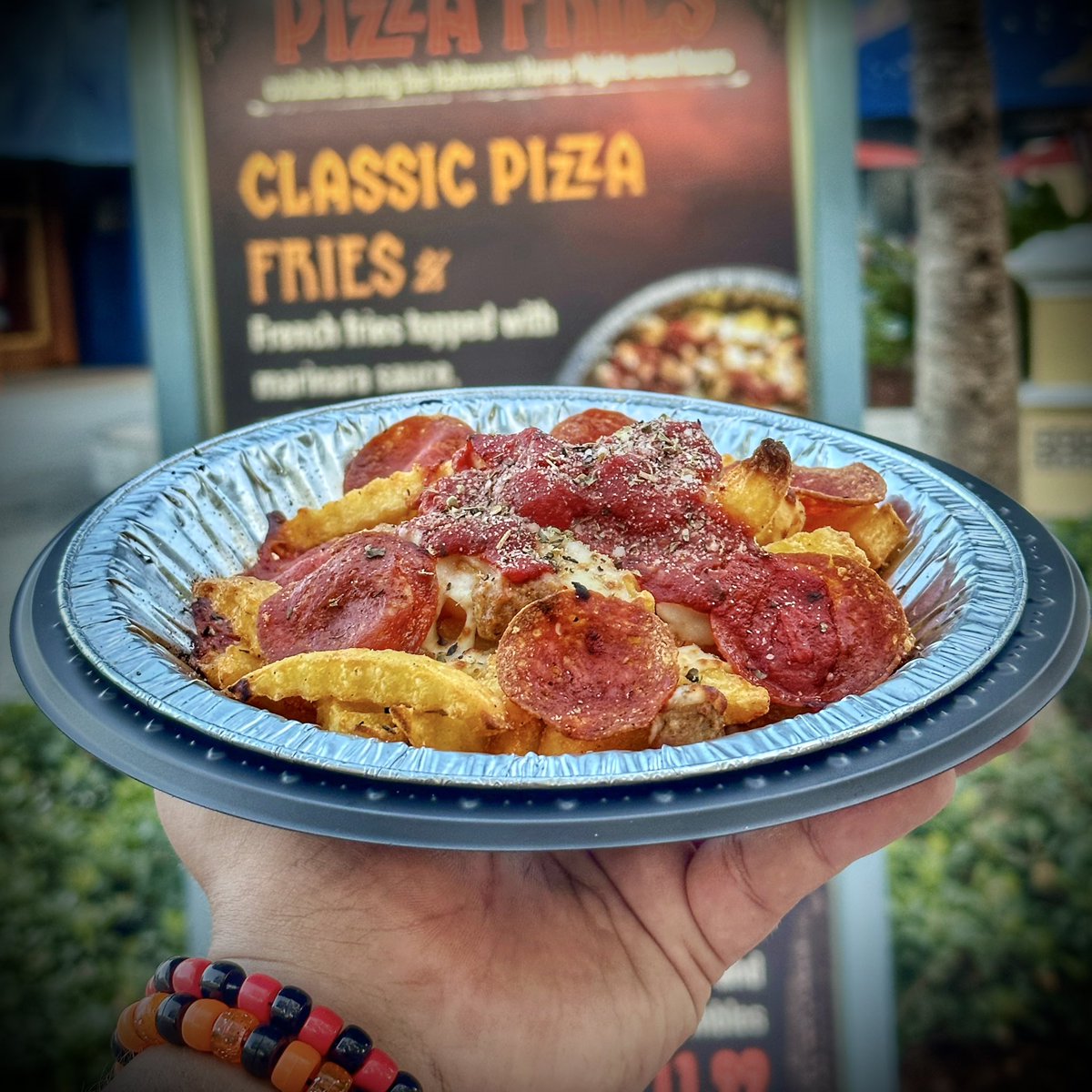 TuckBeck's tweet photo. Would it really be Halloween Horror Nights, without some delicious Pizza Fries? Happy Halloween!!! ππππ
.
#HalloweenHorrorNights #HHN33
#UOAP #UniversalStudiosBlogger
#Halloween #WhereHorrorLives
#UniversalStudios #PizzaFries π https://t.co/RRFGmYDEVQ