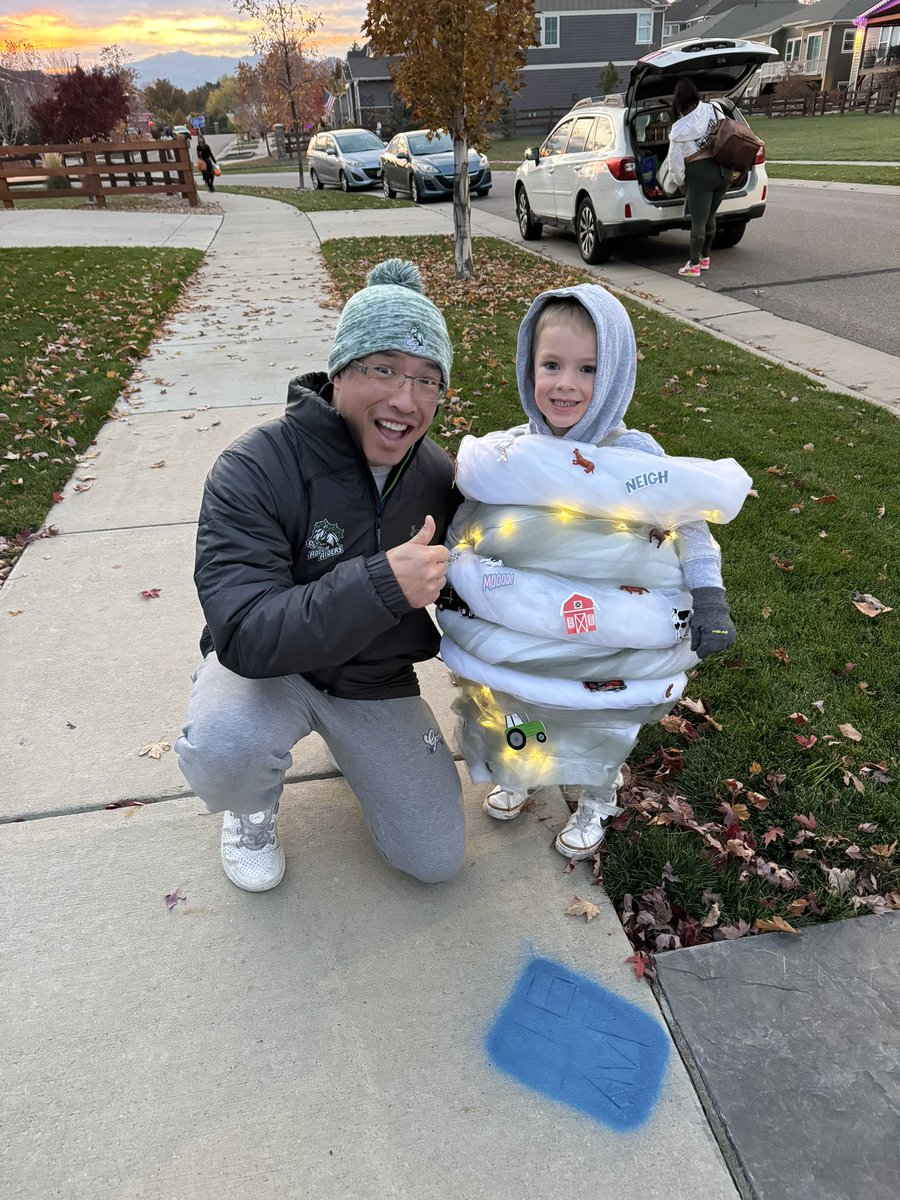 Low CAPE, high shear tonight for Halloween….this meteorologist found himself a little tornado. This kid was dressed as the tornado in Twisters. #cowx #halloween #tornado #twisters