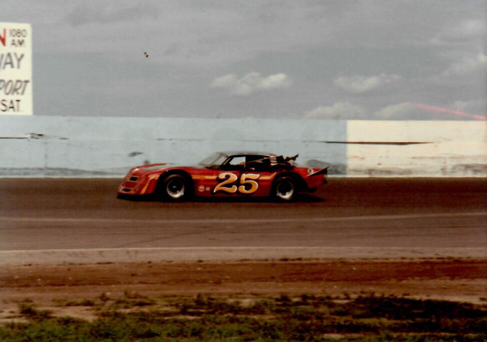 MidwestRace's tweet image. Dean Shore photos from the 1981 #ARTGO race @elkospeedway. Jim Sauter lapped the field in this race.
