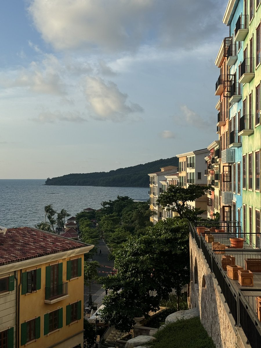 yoxrgravity's tweet image. เกาะฟูก๊วกที่เวียดนาม สวยมากกกกกก คนน่ารัก บรรยากาศดี อาหารราคาถูก เดินทางจากกรุงเทพแค่ 1 ชม. ก็เห็นแสงอาทิตย์กับทะเลสวยๆแบบนี้แล้ว ;-;