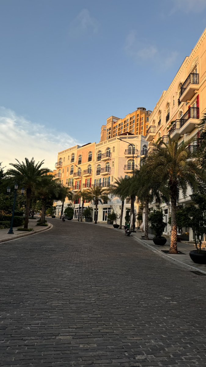 yoxrgravity's tweet image. เกาะฟูก๊วกที่เวียดนาม สวยมากกกกกก คนน่ารัก บรรยากาศดี อาหารราคาถูก เดินทางจากกรุงเทพแค่ 1 ชม. ก็เห็นแสงอาทิตย์กับทะเลสวยๆแบบนี้แล้ว ;-;