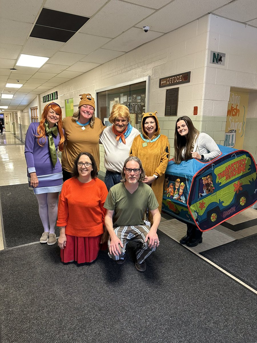 Zoinks gang! It’s Halloween!! Scooby Doo crew from Room 3 and neighbors 🐾  🕵🏼‍♀️ We make a great team! #NordoniaRocks <a href="/LEelementary/">Lee Eaton Intermediate Knights</a>