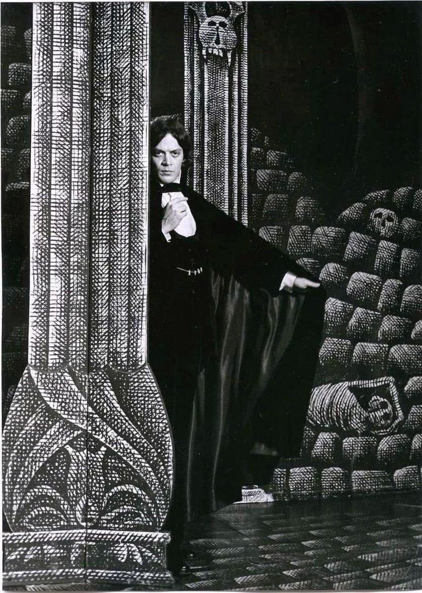 NinaAntonia13's tweet photo. Bats the way I like it: Ravishing Raul Julia who played Dracula on Broadway in the stage play featuring Gorey designs, from 1977-1980. 🦇 https://t.co/uUiFNsQHjn
