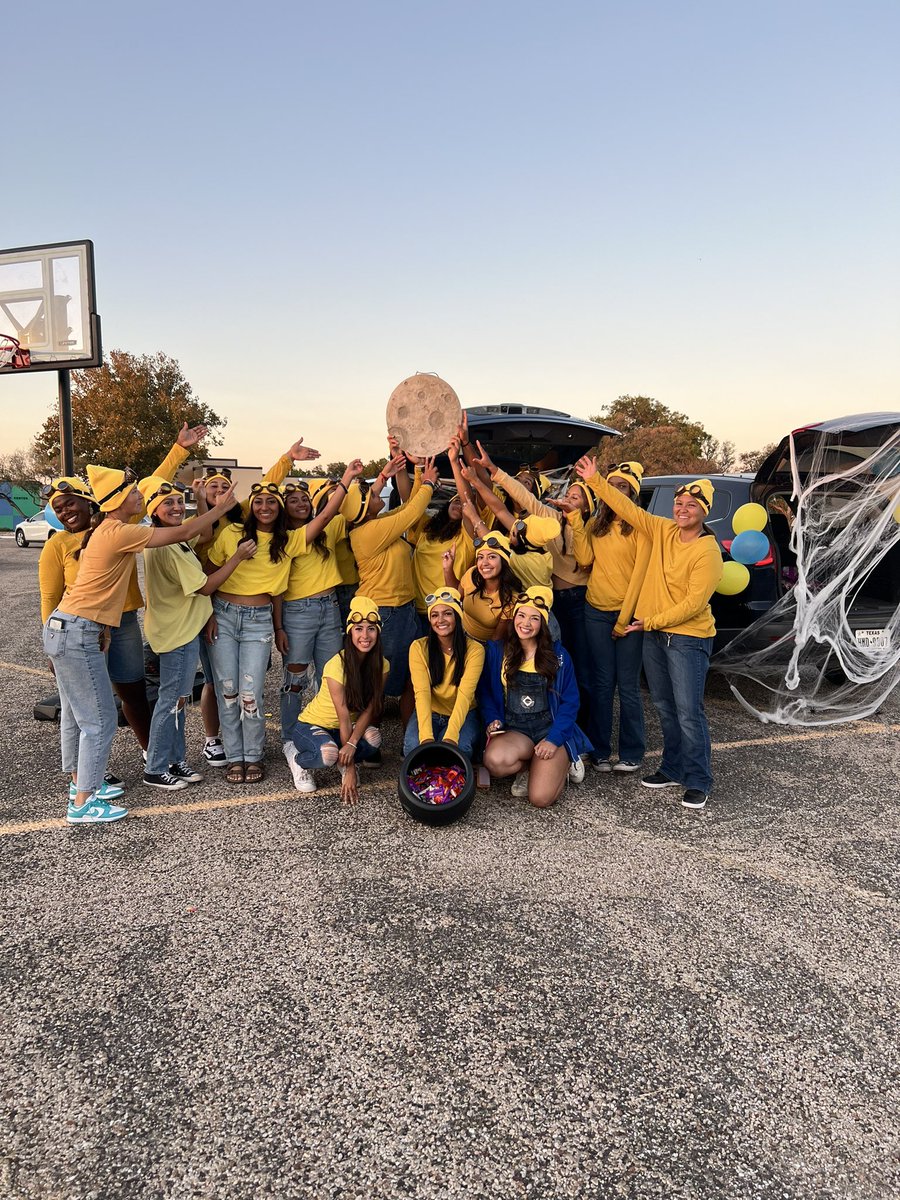 TONIGHT THE MINIONS STOLE THE MOON! 🌝