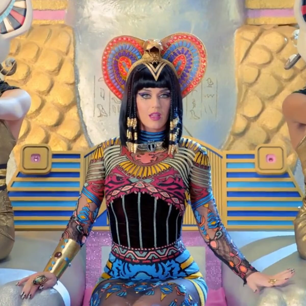 It’s Halloween Night…. I’m waiting for the trick or treaters to bring me some candy.  #HappyHalloween