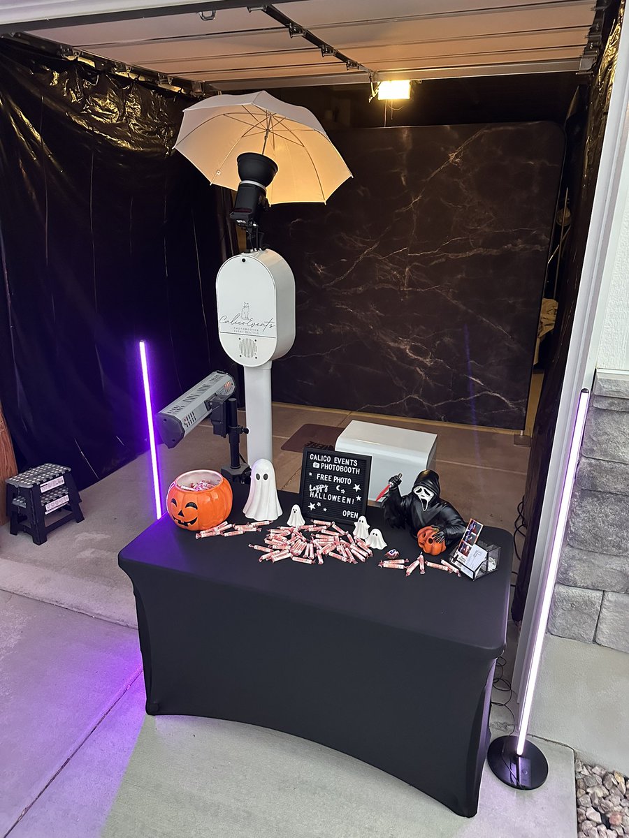 CalicoEvents's tweet image. HAPPY HALLOWEEN 🎃 👻 

Second year setting up in our front yard and giving out photostrips (and candy of course). 

#halloween #photobooth #events #parties #eventrental #photoboothrental #photography #holidayparty #halloweenparty