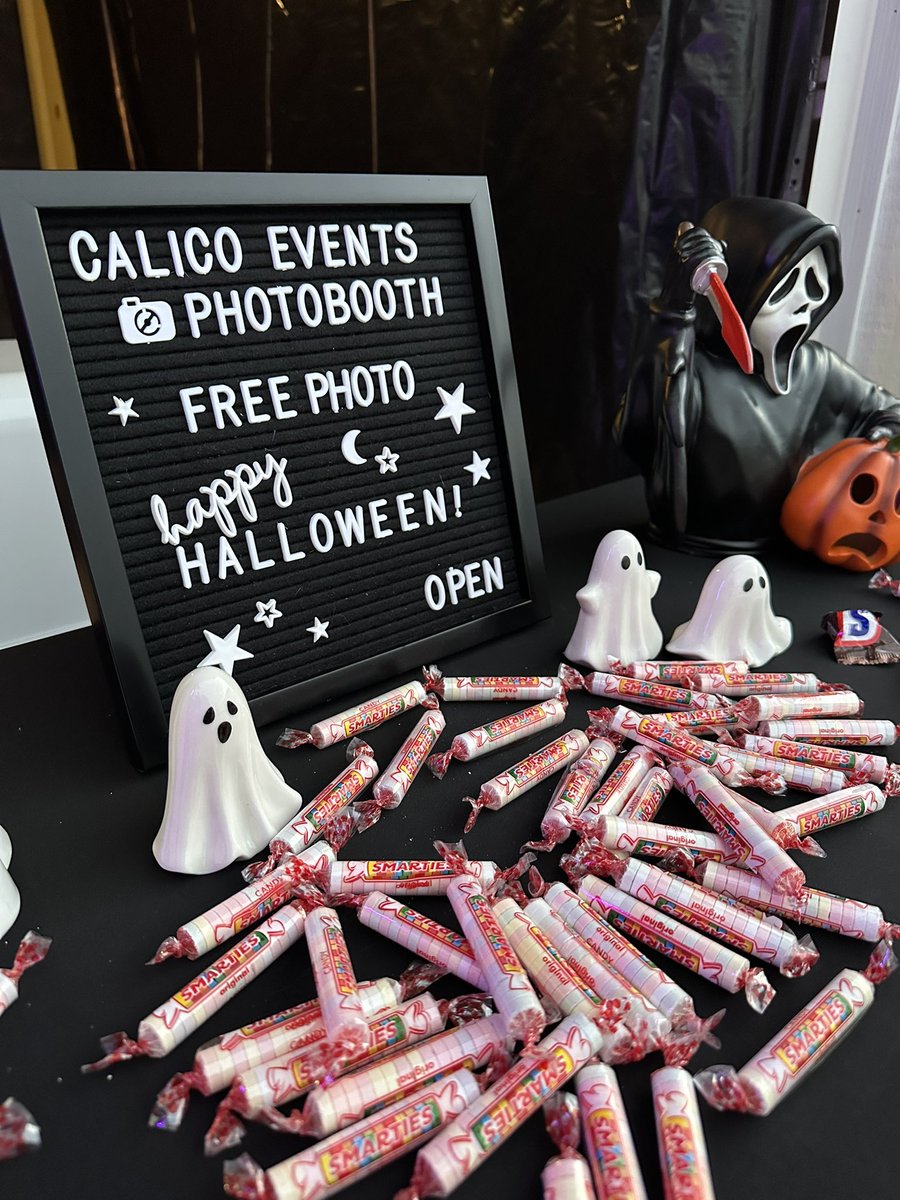 CalicoEvents's tweet image. HAPPY HALLOWEEN 🎃 👻 

Second year setting up in our front yard and giving out photostrips (and candy of course). 

#halloween #photobooth #events #parties #eventrental #photoboothrental #photography #holidayparty #halloweenparty