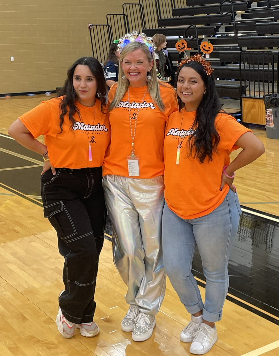 suzanne_zink's tweet photo. Happy Halloween!! 🎃👻 What a fun day at SHS! The faculty dance was a hit! Thank you Kiersyn for picking me to dance with you!! https://t.co/4XIuDW2IbN