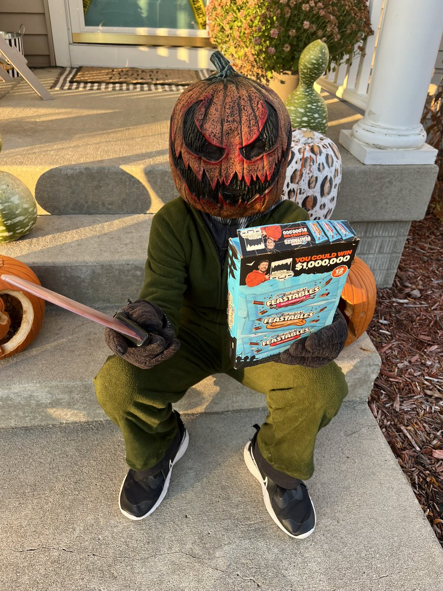 TracySteines's tweet photo. @Feastables #FeastablesHalloweenSweepstakes 
#MrBeast https://t.co/oTuM5UekdK