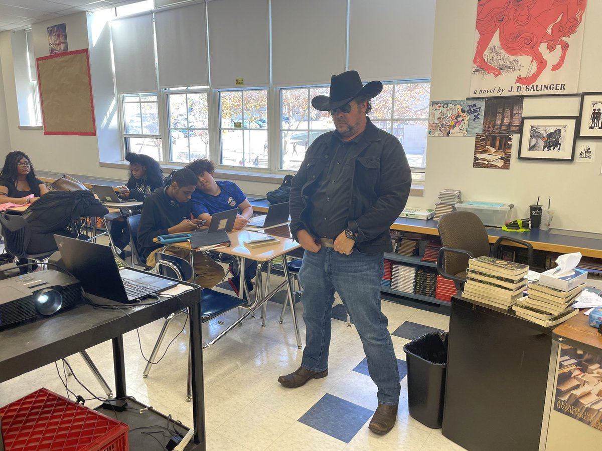 A lot of tricks and treats from our teachers <a href="/BarackObamaYPS/">Barack Obama School for Social Justice</a> <a href="/BarackObama/">Barack Obama</a> <a href="/YonkersSchools/">Yonkers Public Schools</a> <a href="/AnibalSolerJr/">Aníbal Soler, Jr.</a> @YonkersMBK <a href="/YonkersCPTA/">YCPTA</a> <a href="/GroundworkHV/">Groundwork HV</a> <a href="/CityofYonkers/">cityofyonkers</a> <a href="/YonkersPartners/">YPIE</a> <a href="/sunywcc1/">SUNY Westchester Community College</a>