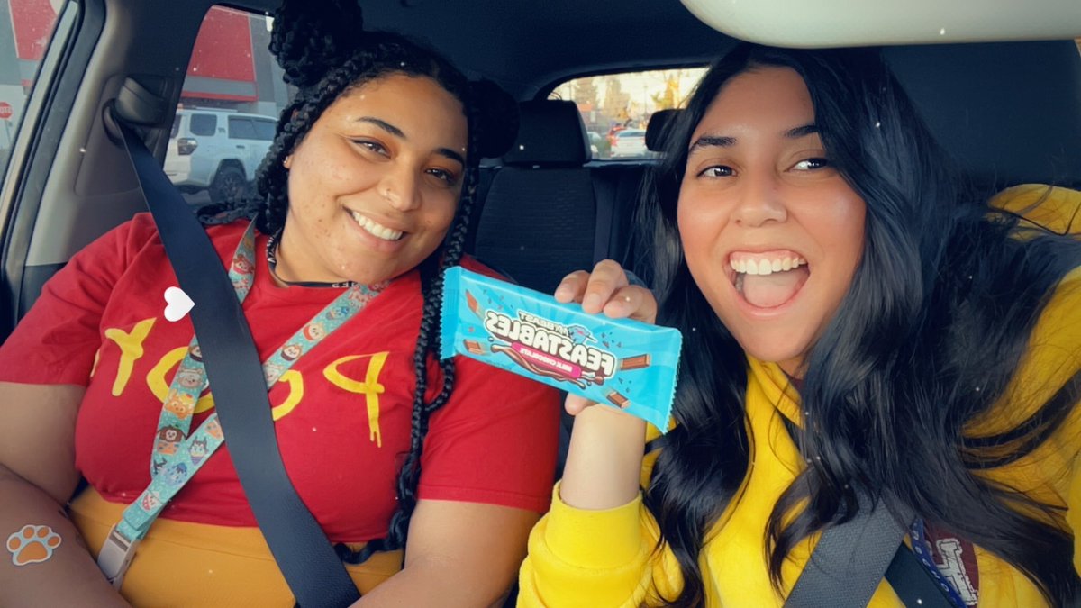 Stephrose28's tweet photo. @Feastables #FeastablesHalloweenSweepstakes 
Chocolate!!!!!! GIVE ME MONEY FOR CHOCOLATE!!!!! 
Sweet sweet chocolate 👵 https://t.co/DyGZcnViHa