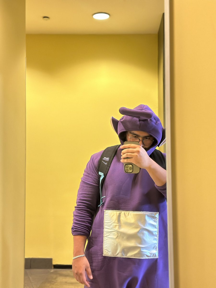 theboi33's tweet photo. Happy Halloween 🎃 #costume #teletubbies #tinkywinky  #goldsgym @GoldsGym https://t.co/aykW36Gg2N