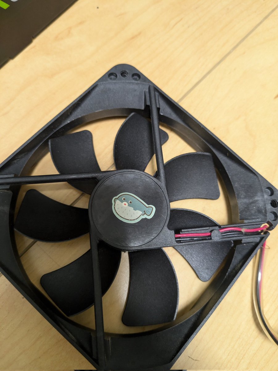 YL700v's tweet photo. 友達にクーラーマスターのファンと、ファンがぶっ壊れたコルセア電源貰ったので交換＼(^o^)／

14年使った動物電源お疲れ様でした！ https://t.co/AVbGpaNZVS