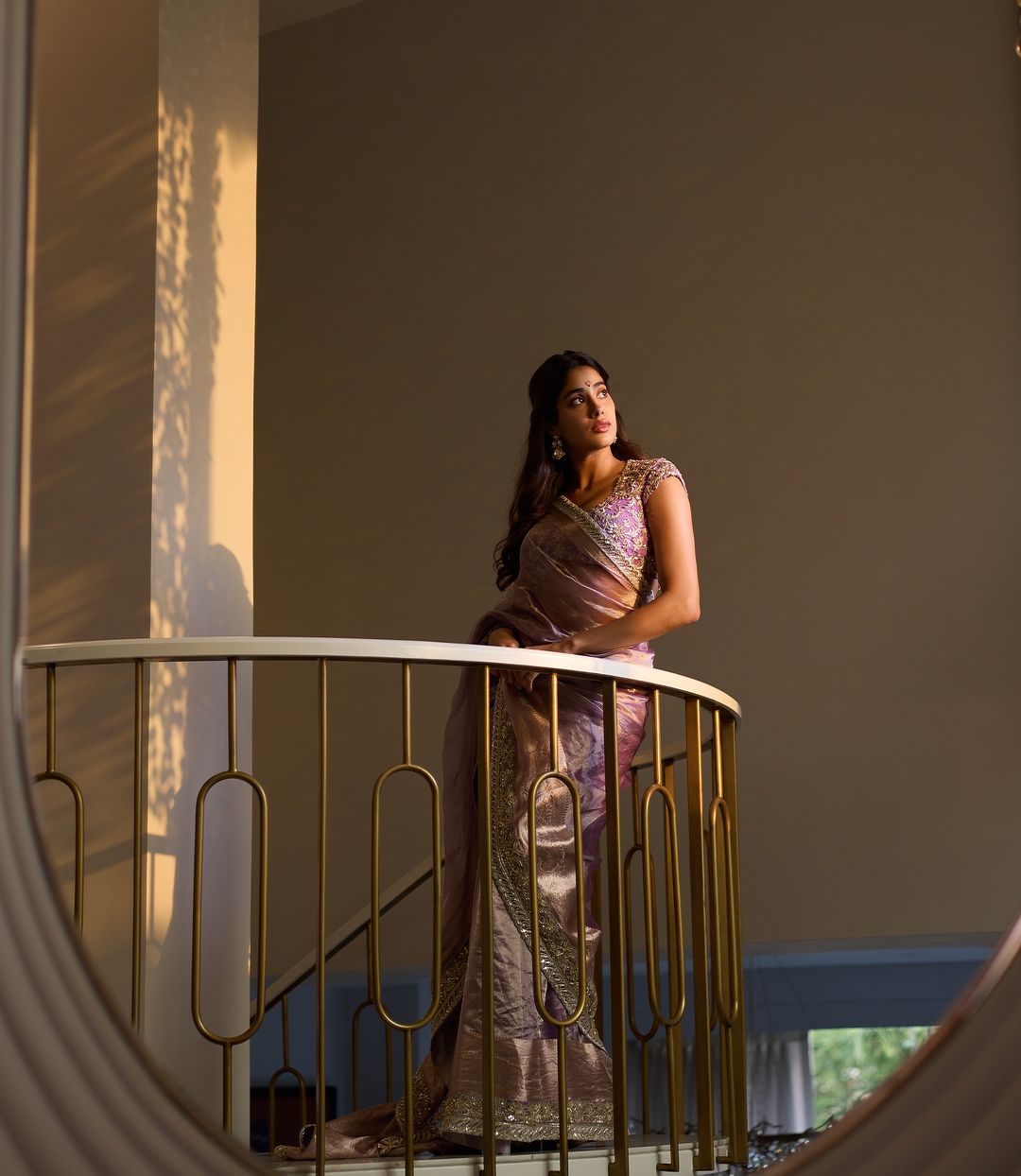 GbQvJfoakAIBJ7p?format=jpg&name=large