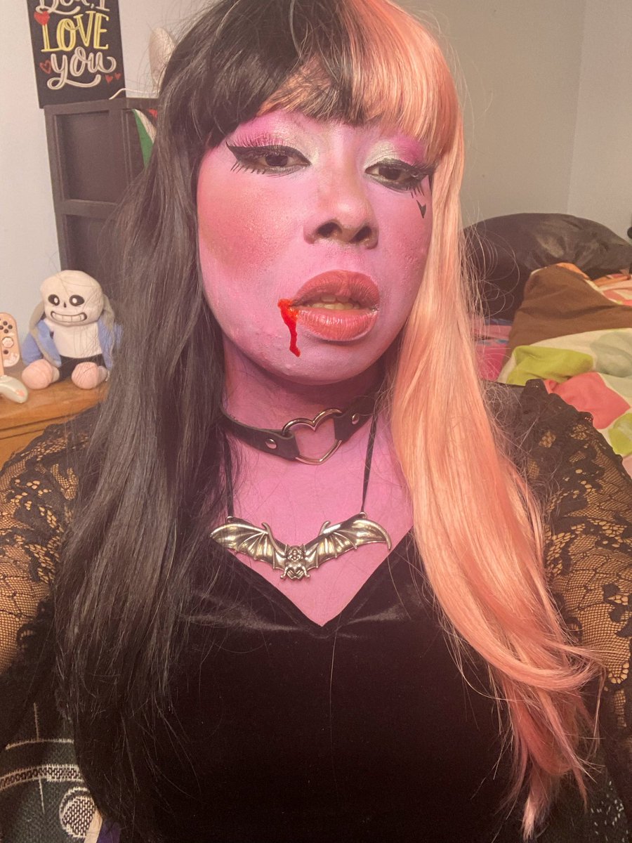 bethanberryy's tweet photo. Happy Halloween! I dressed up as Draculaura! https://t.co/X4iQ4tVYSZ