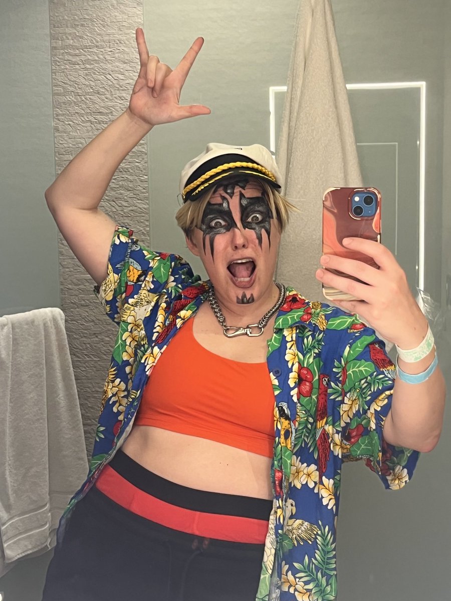 I hate gay Halloween, what do you mean you’re JoJo Siwa on vacation, aka Karma’s A Beach?!