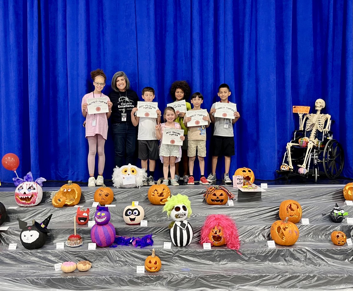 TavanSUSD's tweet photo. Who doesn’t love a Pumpkin Contest? Students and their families submitted so many unique and fantastic entries. Here are some of the winners too! https://t.co/G8nPPnm050