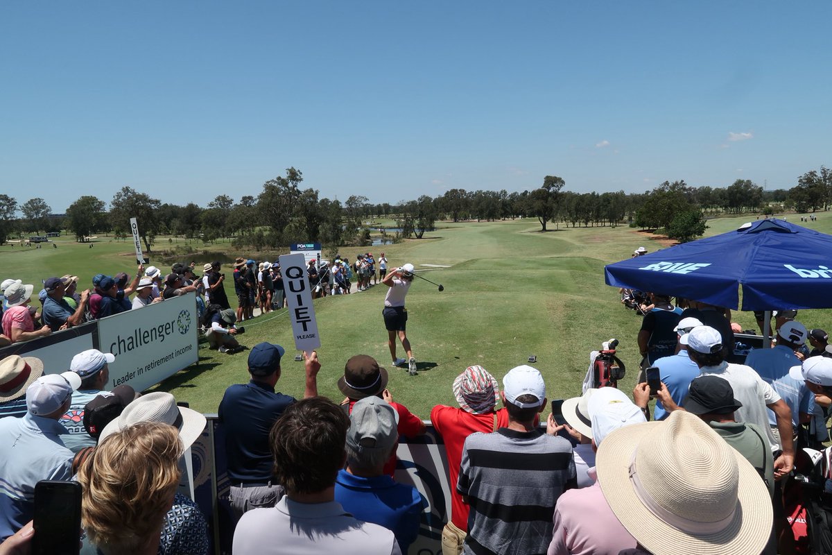 Cam Smith takes driver over the corner of the wetlands on 1st at ⁦<a href="/NudgeeGolfClub1/">Nudgee Golf Club</a>⁩, one shot off the lead in 2nd round of the #QLDPGA.
Great crowd of 400+ out for a stroll in the QLD sun.
Live on ⁦<a href="/FOXSportsAUS/">FOXSportsAUS</a>⁩ Sat &amp; Sun.
⁦<a href="/PGAofAustralia/">PGA of Australia</a>⁩ ⁦<a href="/GolfAust/">Golf Australia ⛳️</a>⁩