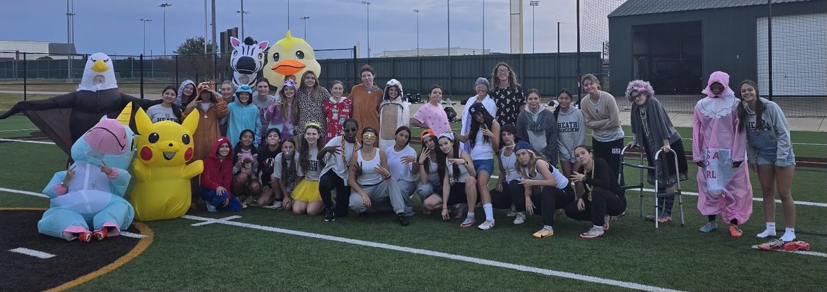 SoccerHeath's tweet photo. Halloween fun at practice⚽️🎃👻 https://t.co/jdEGKtGxvE