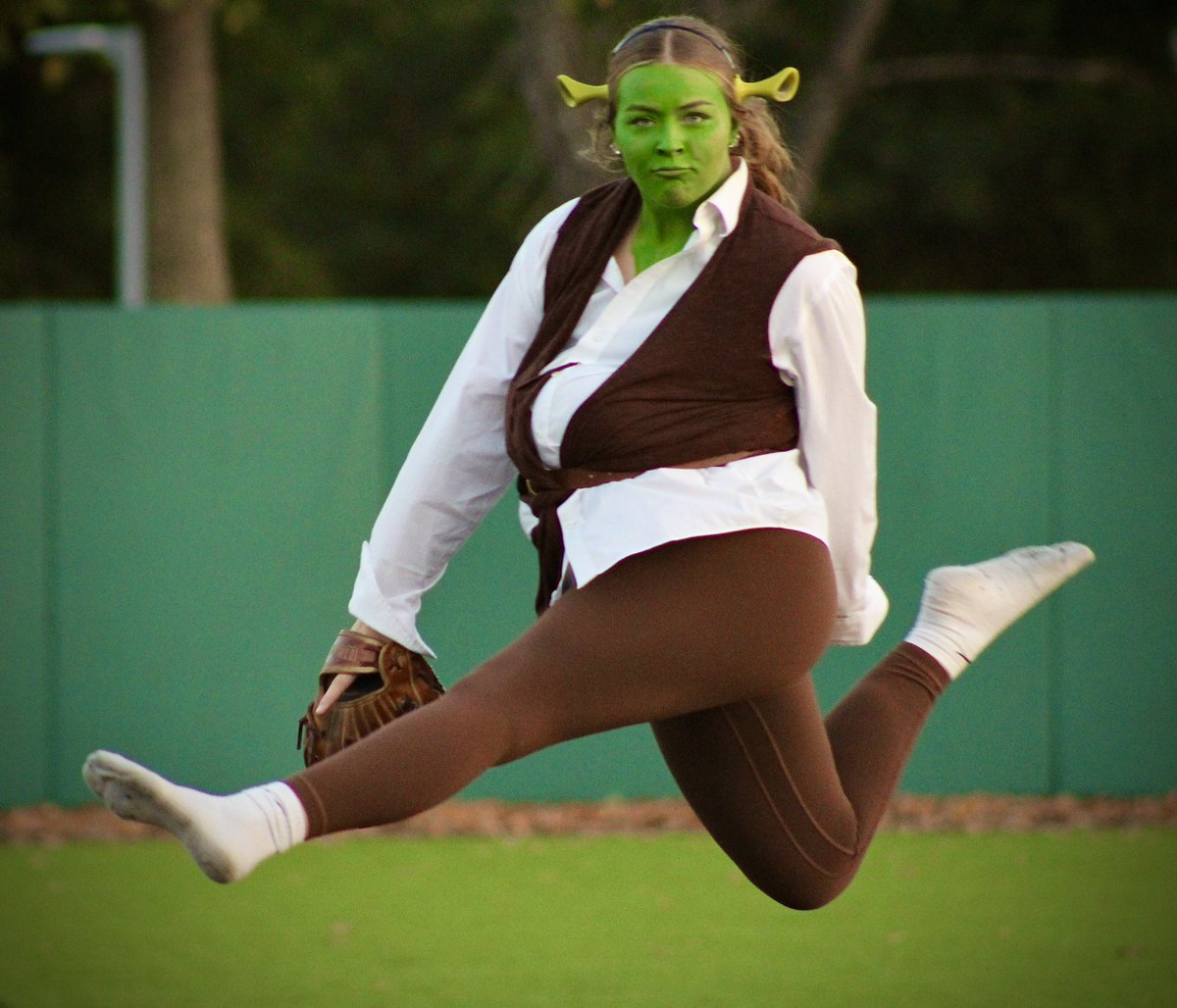 Big Fans of Halloween 🤝🏻 ☀️

-Hop over to our Instagram to see more shots from today 

#Fighton | #Uncommon