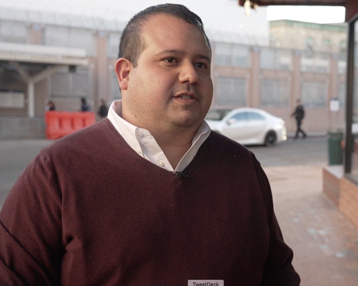 À Nogales, en #Arizona, la frontière passe au milieu de la ville. Elle sépare parfois des familles entières et prive les commerçants de beaucoup de clients. La ville mexicaine compte 10 fois + d’habitants.

Reportage avec <a href="/AlencarJoao/">João Alencar</a> à suivre sur <a href="/BFMTV/">BFMTV</a>

#USAElections