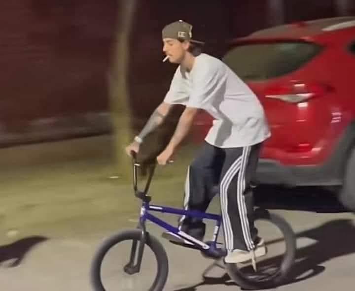 Ella: en que vienes en carro o en moto
Yo: