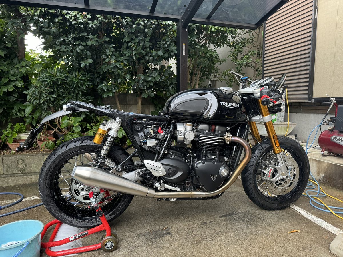 BLB1200RS's tweet photo. エキパイの焼けが気になる
おすすめのコンパウンドありますかね？ https://t.co/SDl4uetUQ0