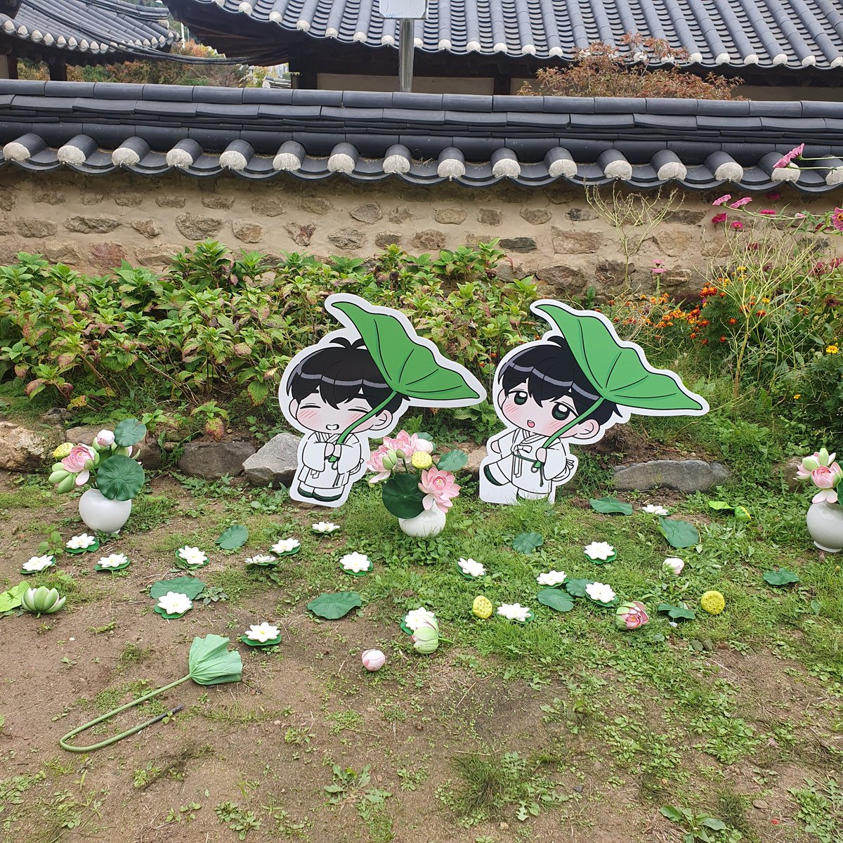 muntin_2ew's tweet photo. 진-짜 이뿌다.. 하면서 돌아다녔어요..
분위기좋고 이곳저곳 애정 가득 담긴 작품들이 전시되어있는데 지짜 마음 따수워서.. 하나하나 눈에 꼭꼭 담아왔습니다ㅎ.ㅎ
스탭분들도 옴청 친절하셔서 불편함 하나 없이 행복 가득하게 즐기다 왔네요🤍

#플리와_하민이의_11월기록
#태어나줘서_감사하민이다 https://t.co/M6hJiblmMc