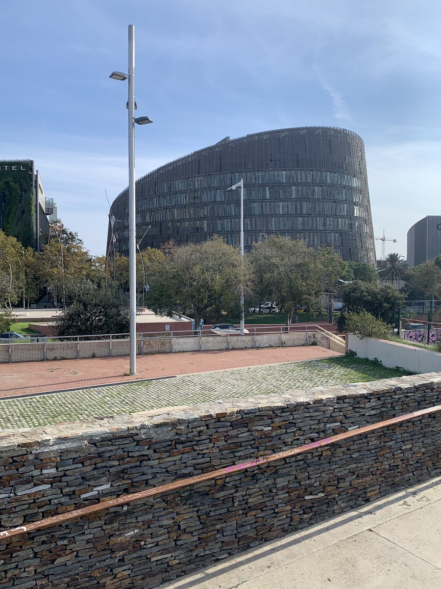 EliasAdriaensse's tweet image. Had an amazing time visiting @CRGenomica and sharing some of our latest work! Thanks @zaffagg3 for hosting and @LabBoke for the inspiring discussions!