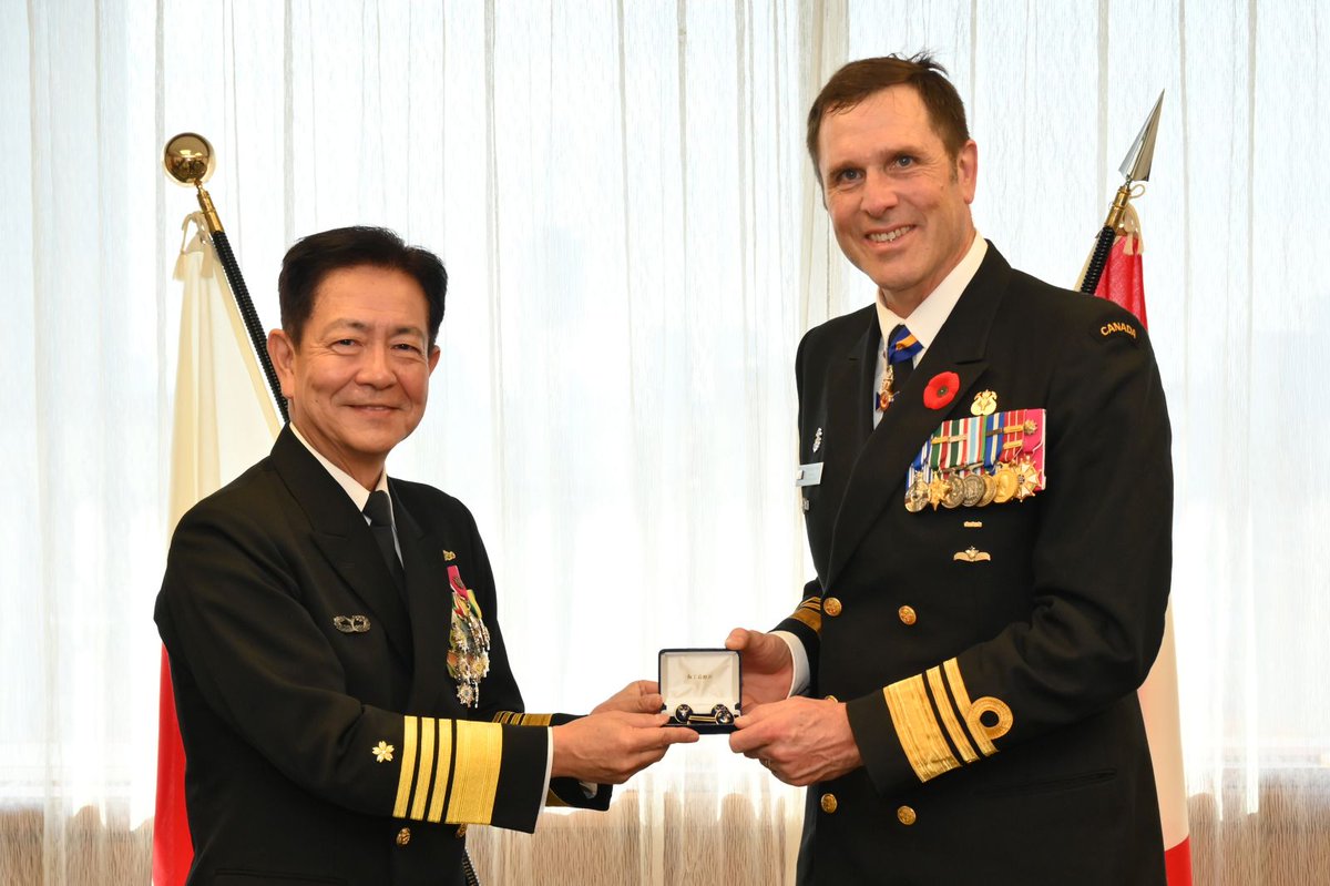 JMSDF_PAO's tweet photo. ADM Saito, Chief of Staff, #JMSDF met with VADM Topshee, Commander, @RoyalCanNavy 🇨🇦’s activities around 🇯🇵 contribute to peace and stability of #IndoPacific. Our further mutual collaboration is essential for Free and Open  Rules-Based International Order! 🇯🇵🇨🇦 https://t.co/xuTZGg1KPq