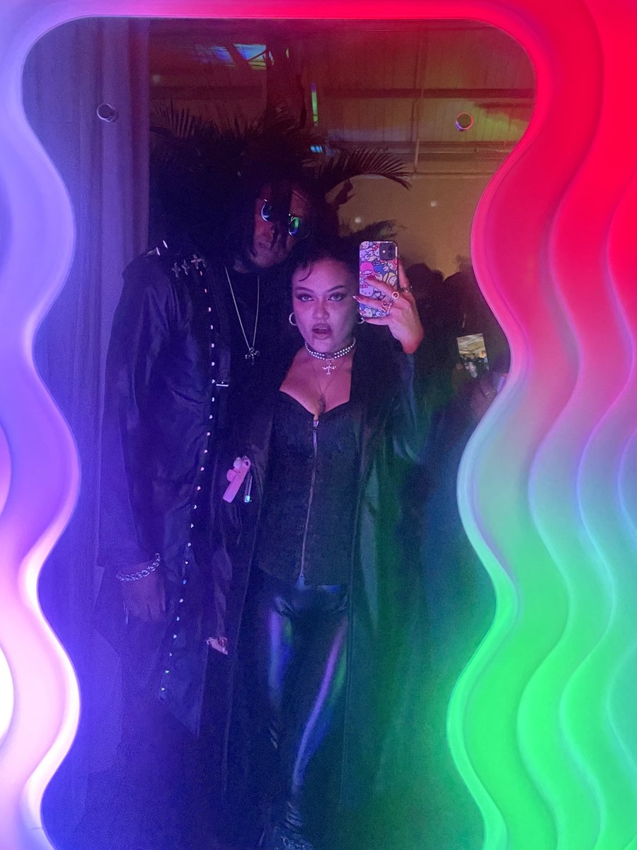 moremiax's tweet photo. Out eating souls w twin https://t.co/BKqOdSWhKr