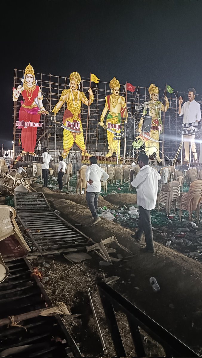 SM73688826's tweet photo. மாநாட்டுக்கு வந்து எங்களால விஜய் அண்ணாவை பார்க்க முடியல ...😥😥😥
#TVKMaanadu #Vijay #Trending #bussyanand https://t.co/qmTtZFlAf5