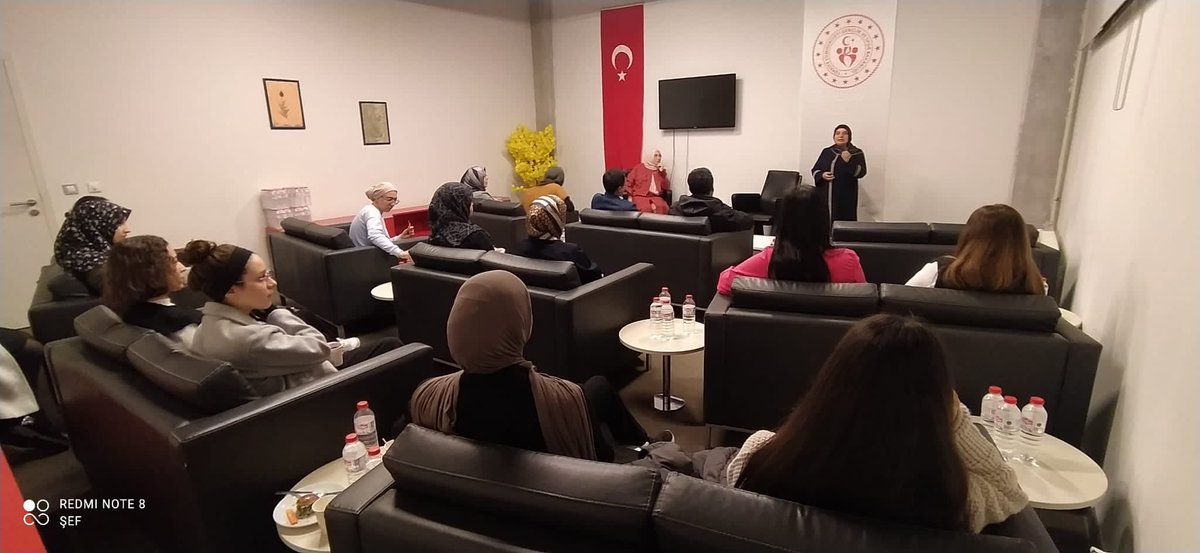 AnkaraKYGM's tweet photo. 📍Emine Şerife Hanım Yurdu

🇹🇷 Gazilerle gençlerimizi buluşturma programında 15 Temmuz Gazisi Emine Aydın Belge'yi ağırladık. https://t.co/pxWXQuMYiA