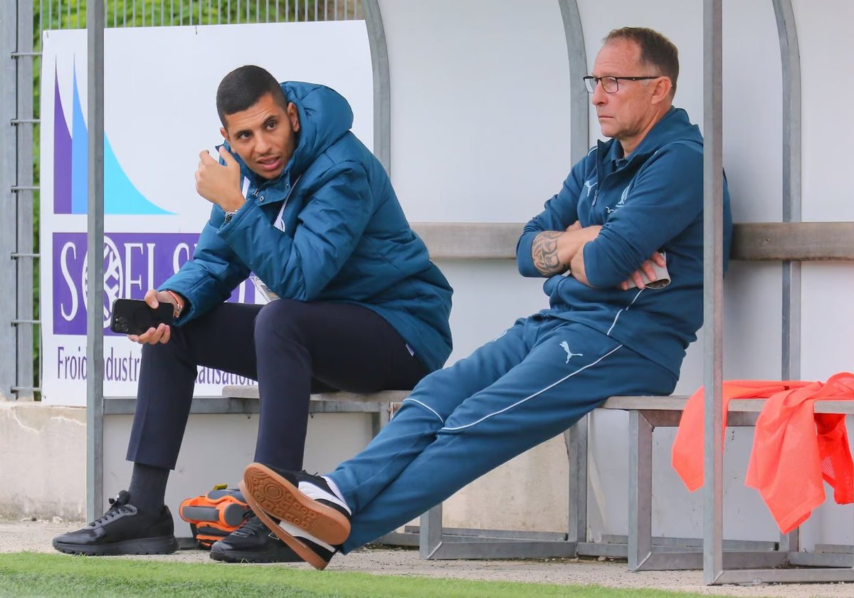 Olympien2613's tweet photo. Jean-Pierre Papin pose un ultimatum au club :

"Moi j’ai un problème avec Ali Zarrak, je ne m’en cache pas. Je suis coach et je ne peux pas accepter qu'il choisisse mes remplaçants. À un moment, ça clashe.

Soit il part soit je pars ? C’est dans cet esprit que je vois les choses. Moi j’aimerais finir ma saison, on a construit un truc magnifique avec les gamins (leader de leur groupe en N3). J’ai l’impression qu’on essaie de foutre ça en l’air, et c’est difficile à gérer."

(@laprovence) #TeamOM