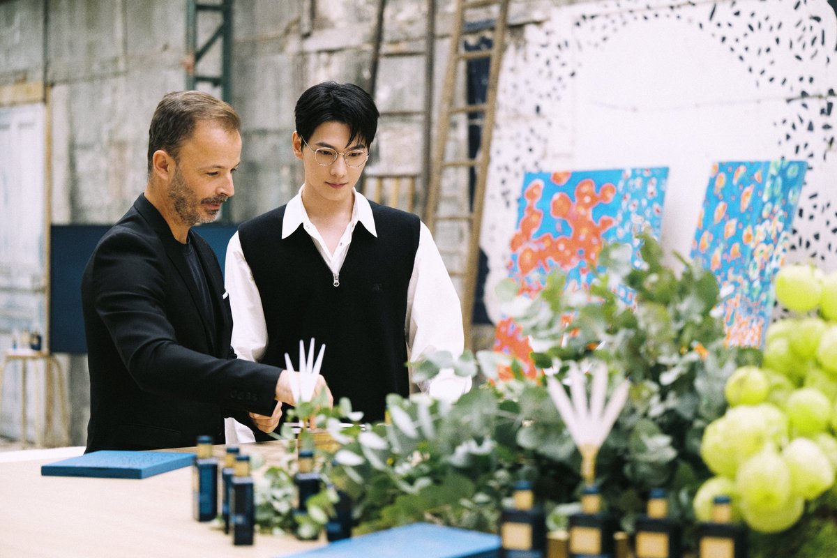 FulltimeBusy09's tweet photo. คุณแกะ กับการทำ Workshop งานของ  Atelier Cologne

#YangYang
#YangYang杨洋 
#หยางหยาง https://t.co/Mcd9hfwPFj