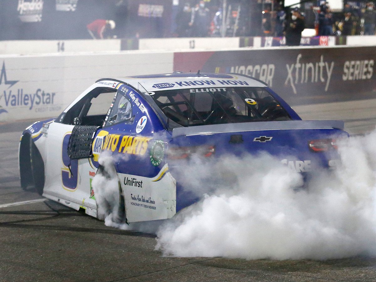 Nascarpixtures's tweet photo. On this day in 2020, Chase Elliott won at Martinsville! https://t.co/V0ZQK8c85v