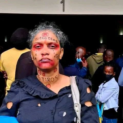 JerThaPlug's tweet photo. A polícia da República de Moçambique sequestrou minha colega IVA no hambito das manifestações e apoderou se do seu telemóvel. Desde as 12 procuramos pela ativista e só achamos ela nessa noite pelas 19 horas na 12°.
Somos convocados a visitar a 12° esquadra até que soltem a IVA https://t.co/4Yna2N91ve