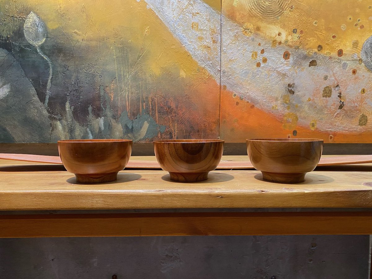 nh__harmony's tweet photo. 【11/6水〜9土】Joy spirit presents
YOKOHAMA WOOD 展示販売
https://t.co/KXVSuognN1

地球・人・食材たちがよろこぶ
完全無薬剤の安心安全木製食器

320年の伝統の技法(木を活かす)で
1年以上の月日をかけてていねいに手づくりされた、
どこまでもやさしくどこまでも心地よい
家族になり、共に育つこの漆器たちの響きを
みて、ふれて感じてください。

■日時：11月6日（水）〜11月9日（土）
■会場：ナチュラル＆ハーモニックプランツ

#joyspirit #yokohamawood #横浜ウッド #漆器